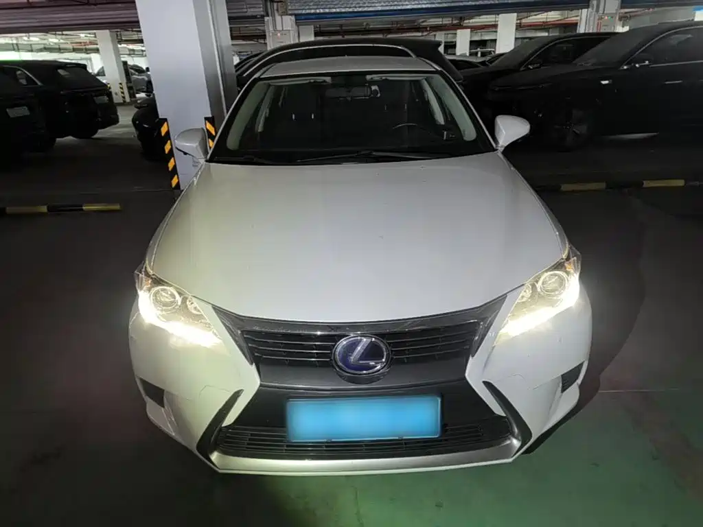 Lexus CT — миниатюра 3