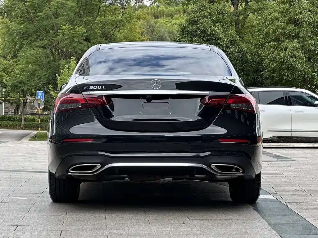 Mercedes-Benz E-Class — миниатюра 10
