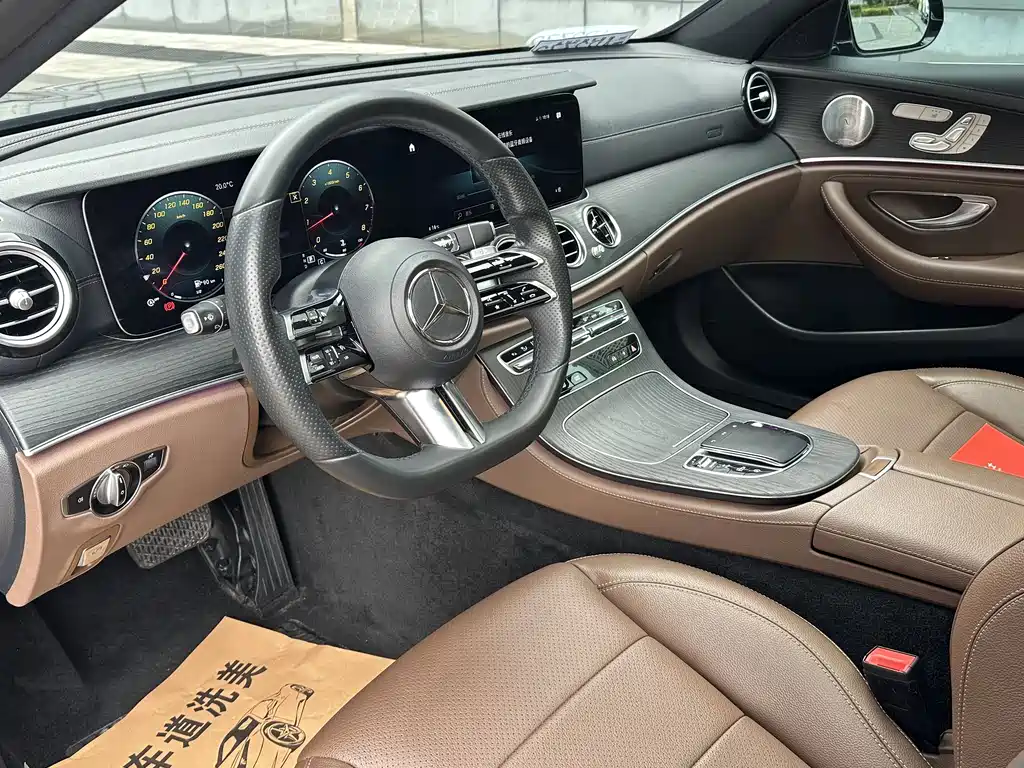 Mercedes-Benz E-Class — миниатюра 8