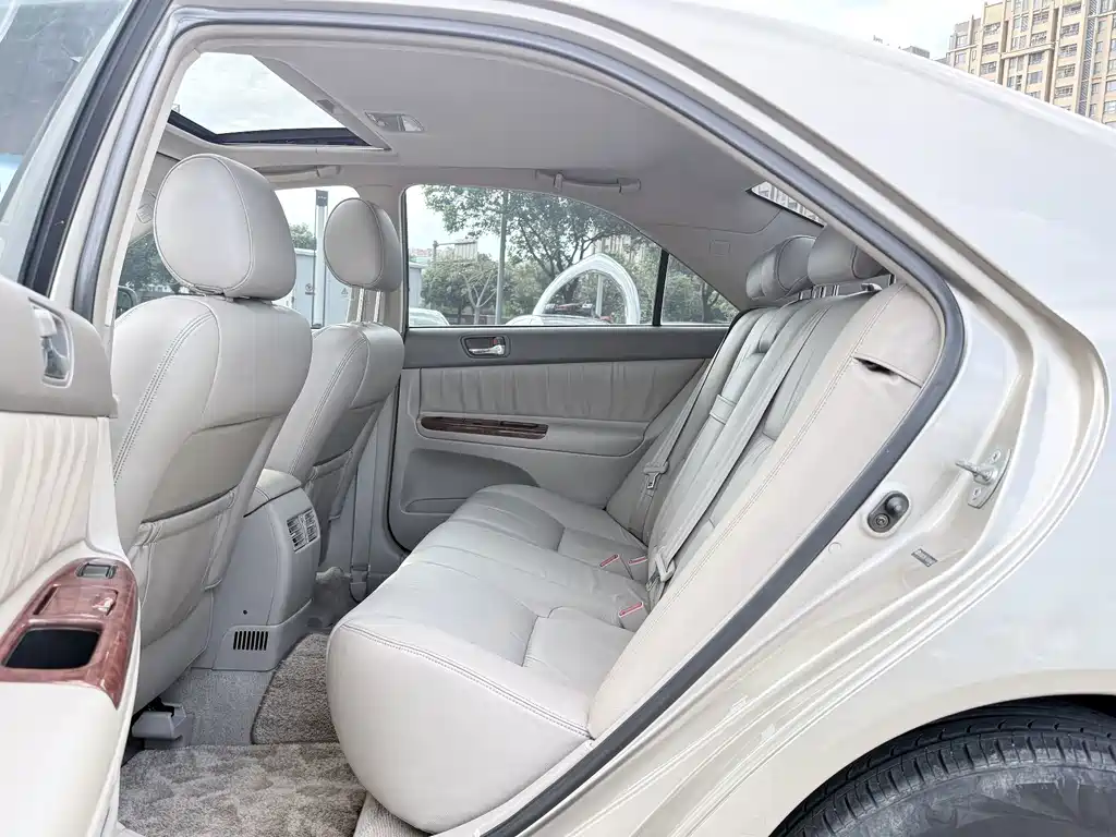 Toyota Camry — миниатюра 6
