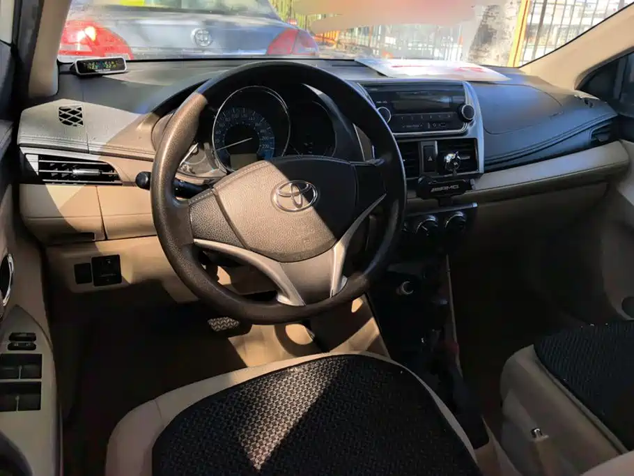 Toyota Yaris L — миниатюра 12