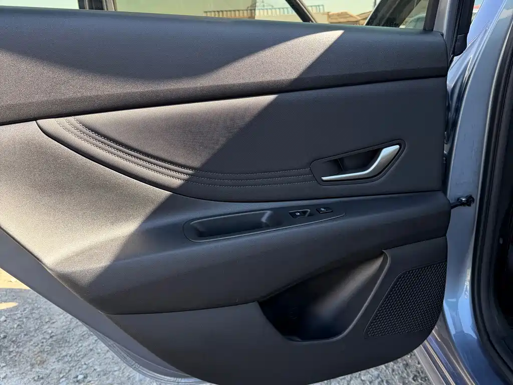 Hyundai Elantra — миниатюра 13