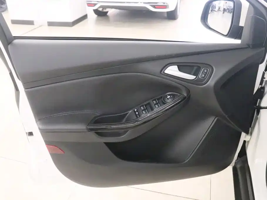 Ford Focus — миниатюра 10