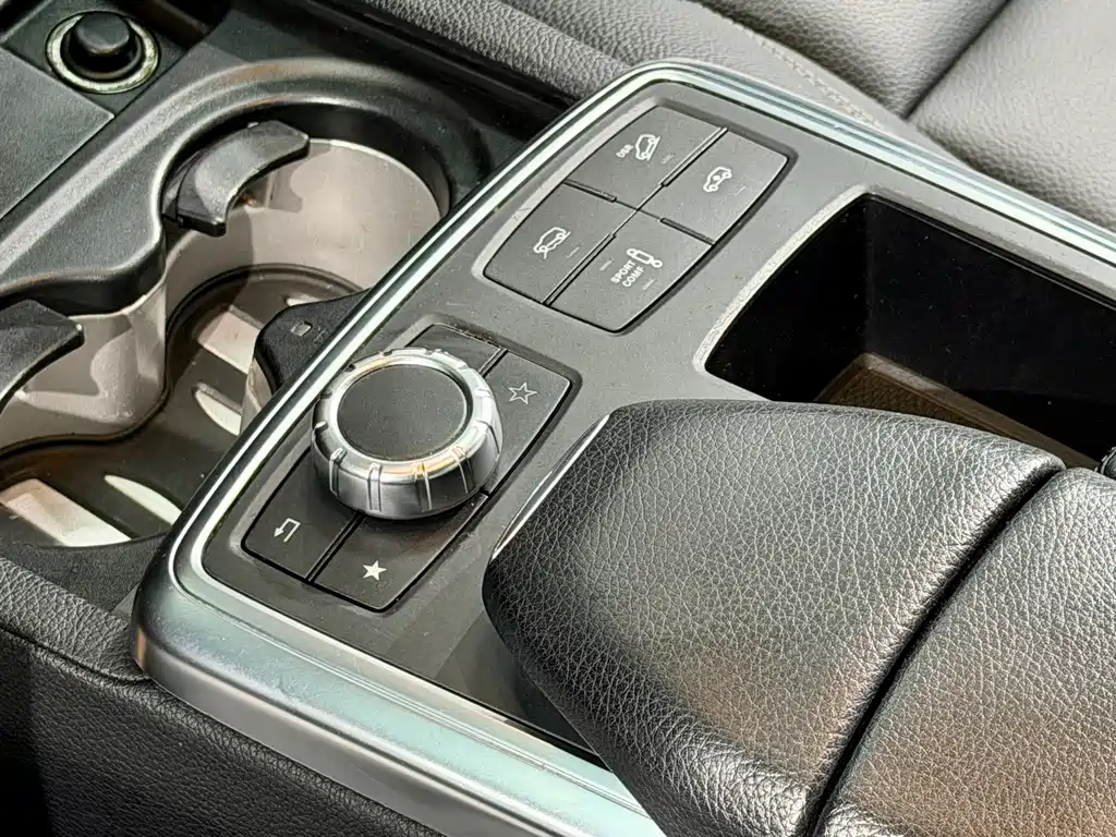 Mercedes-Benz M-Class — миниатюра 13