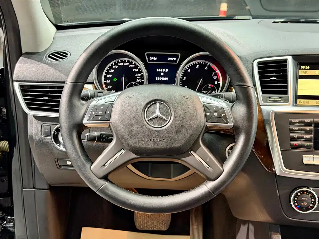 Mercedes-Benz M-Class — миниатюра 17