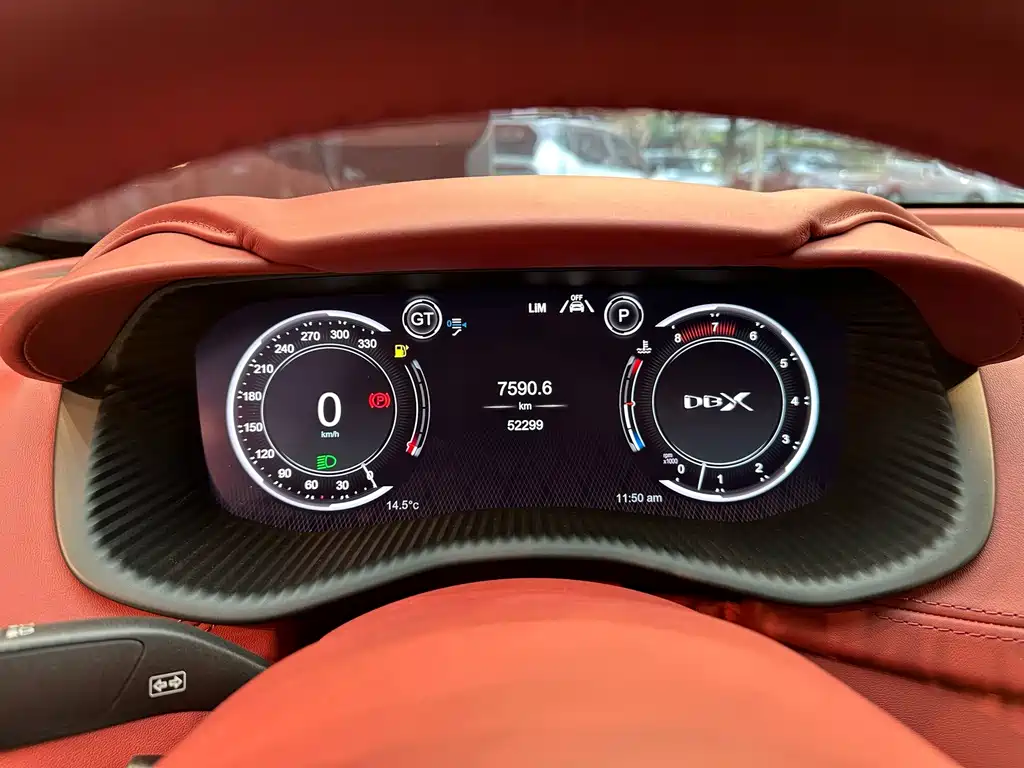 Aston Martin DBX — миниатюра 18