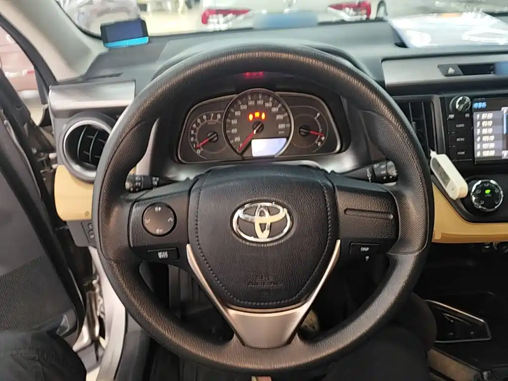 Toyota RAV4 — миниатюра 11