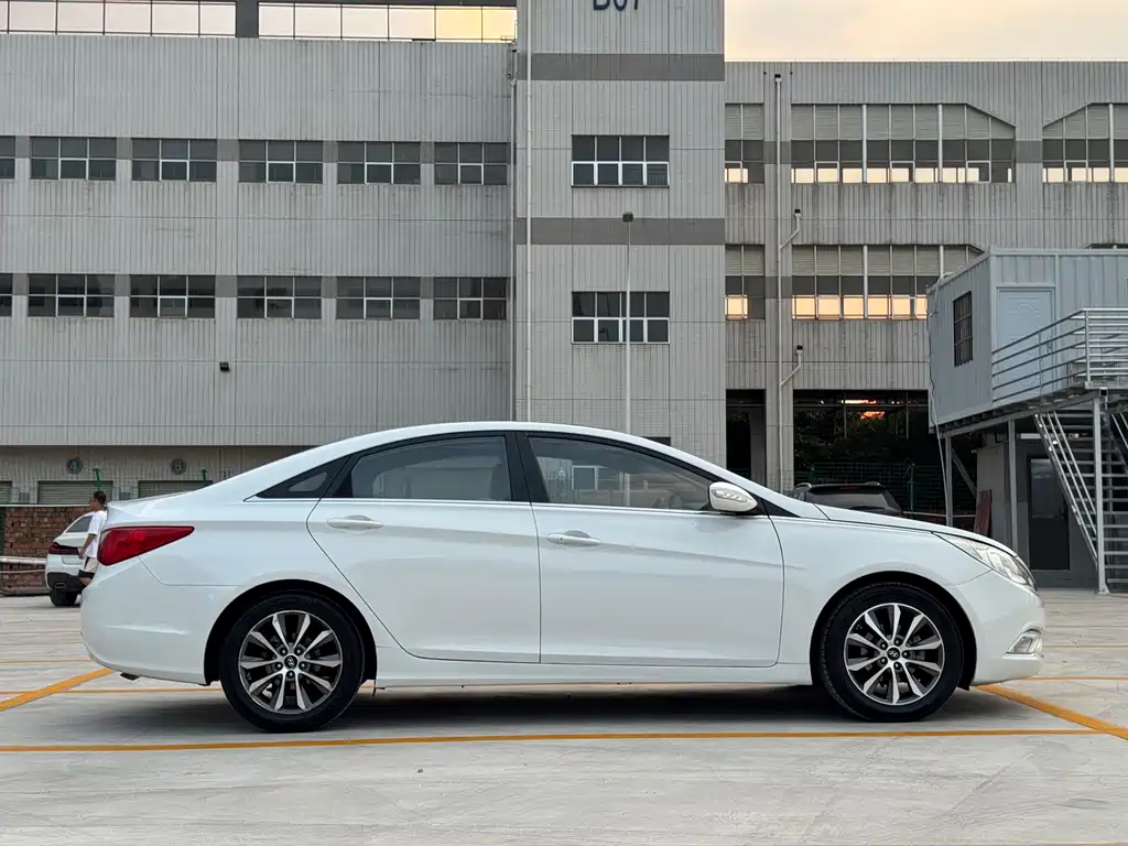Hyundai Sonata — миниатюра 4