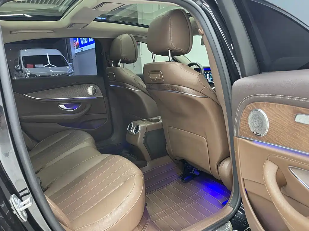 Mercedes-Benz E-Class — миниатюра 12