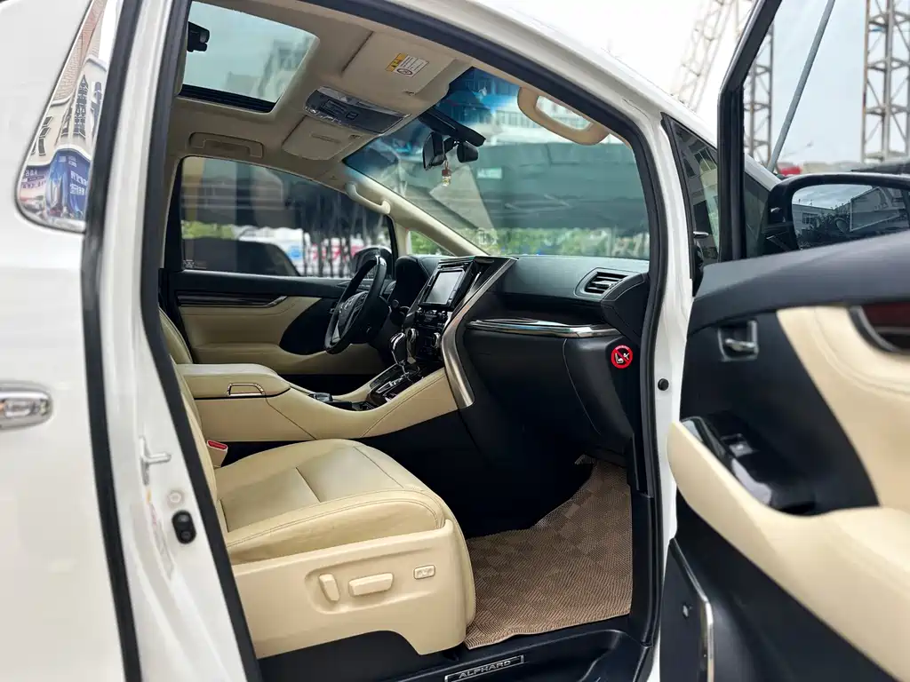 Toyota Alphard — миниатюра 9