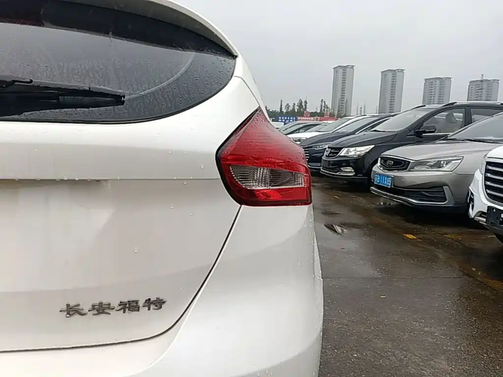 Ford Focus — миниатюра 8