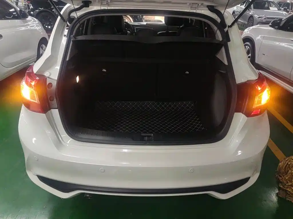 Nissan Tiida — миниатюра 19