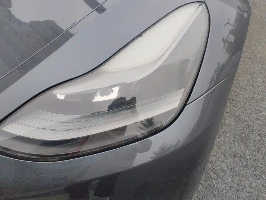 Tesla Model Y — миниатюра 5