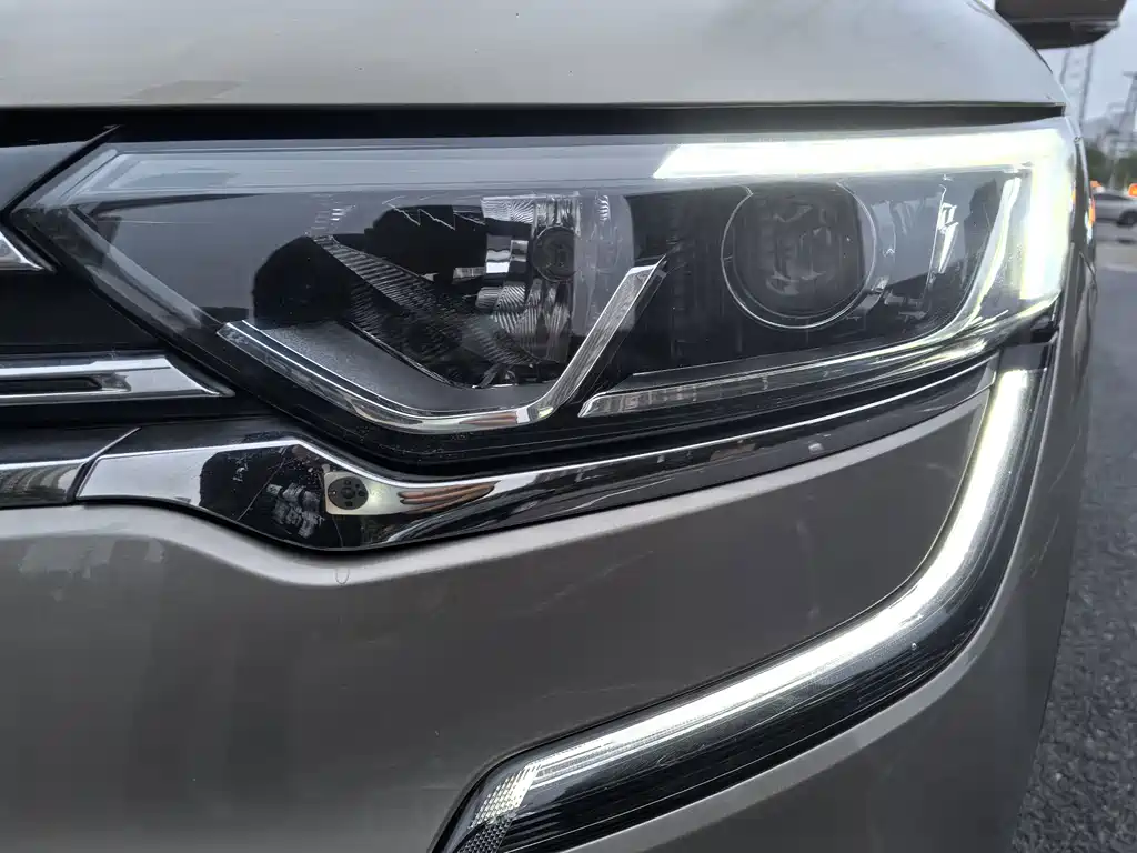 Renault Koleos — миниатюра 9