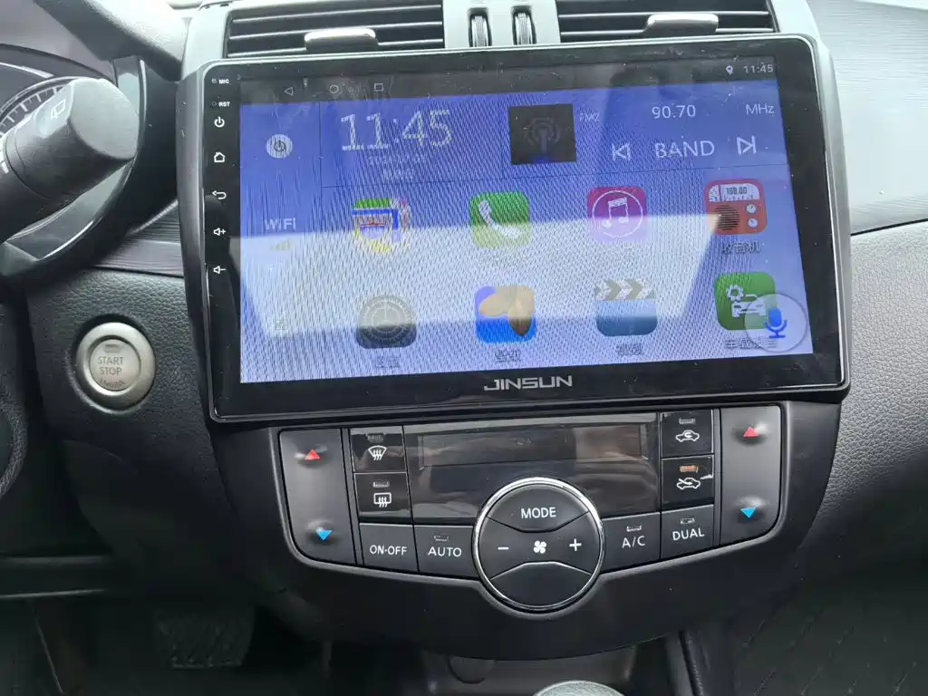 Nissan Tiida — миниатюра 9