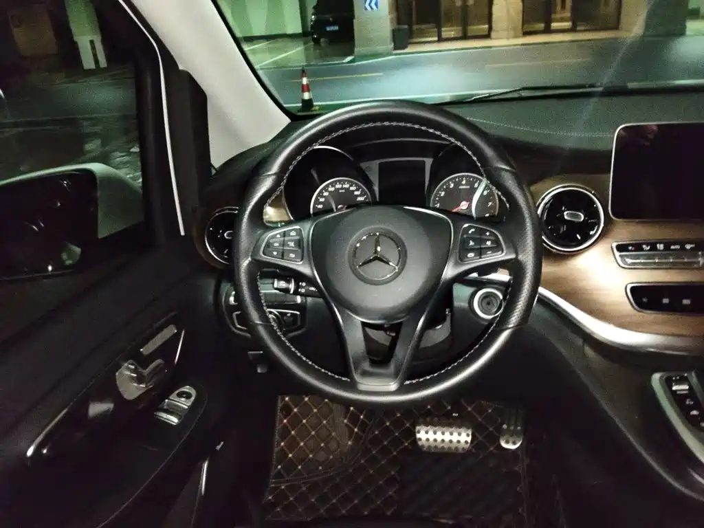 Mercedes-Benz V-Class — миниатюра 6