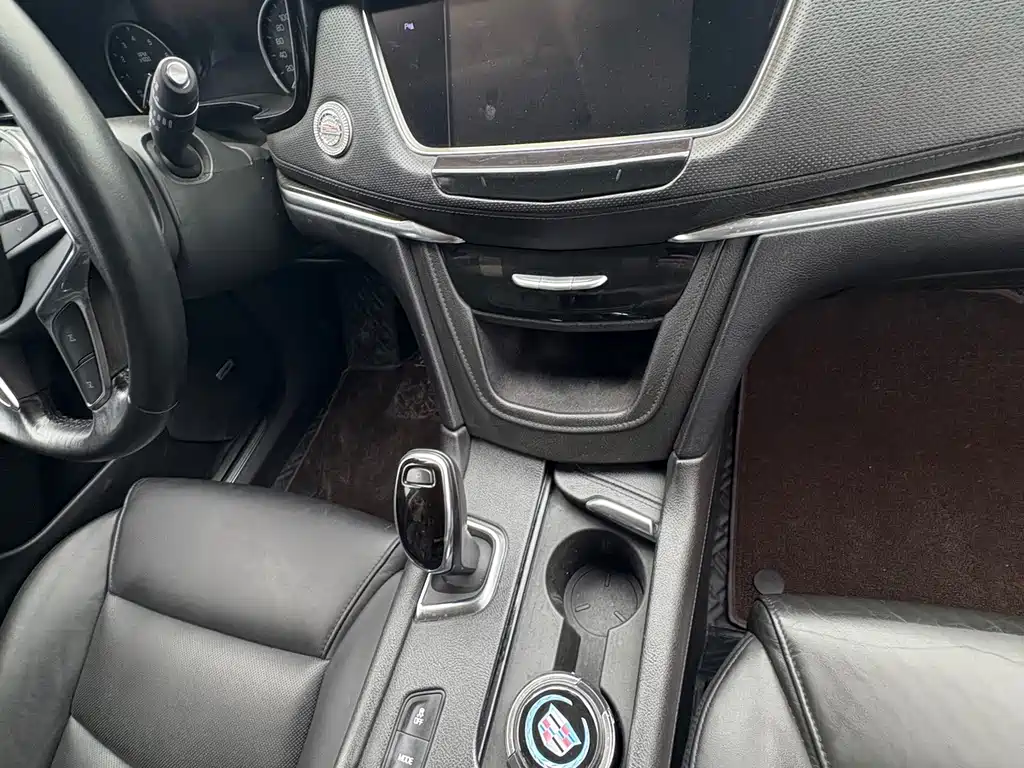Cadillac XT5 — миниатюра 8