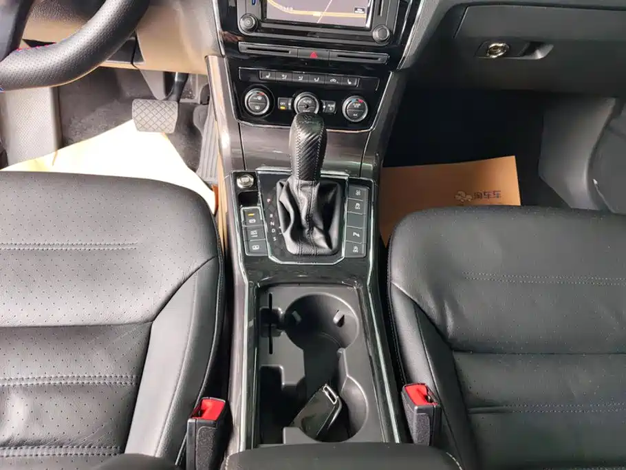 Volkswagen Passat 330TSI DSG Royal Premium Edition, фото 16