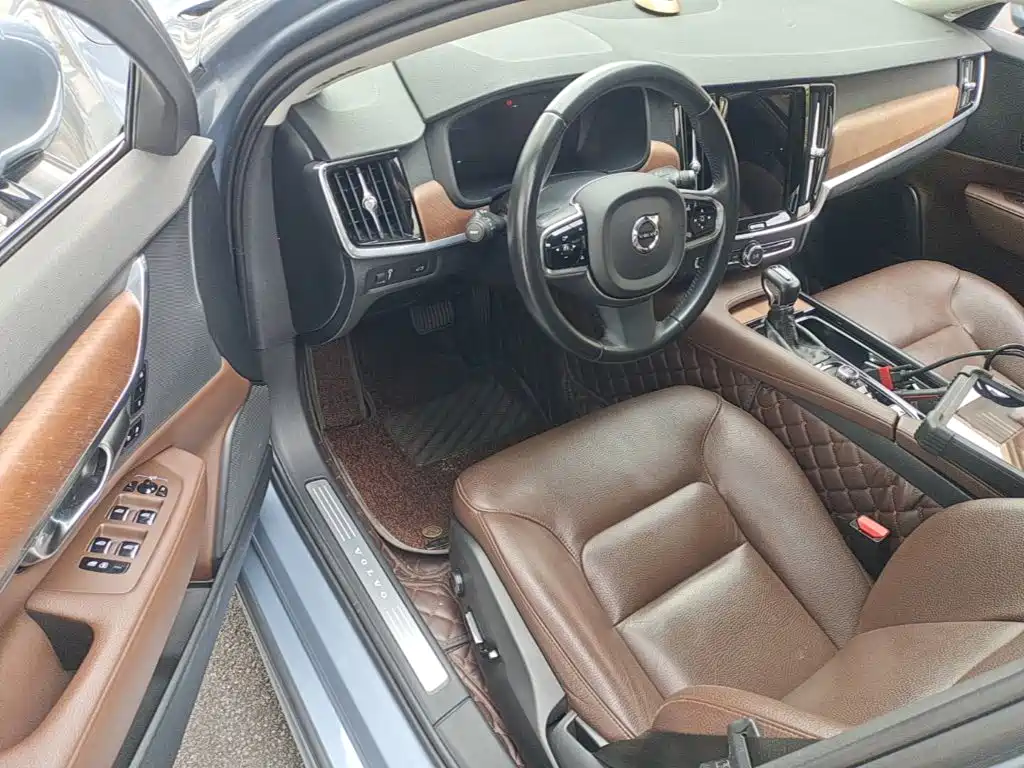 Volvo S90 — миниатюра 16
