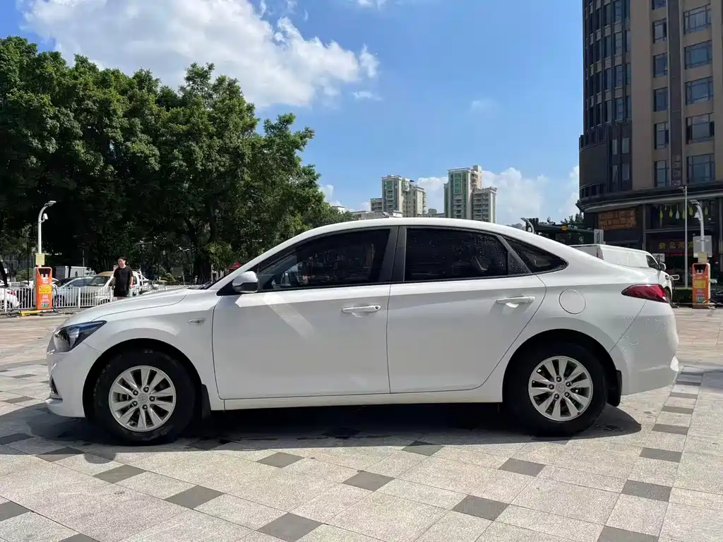Hyundai Elantra — миниатюра 4
