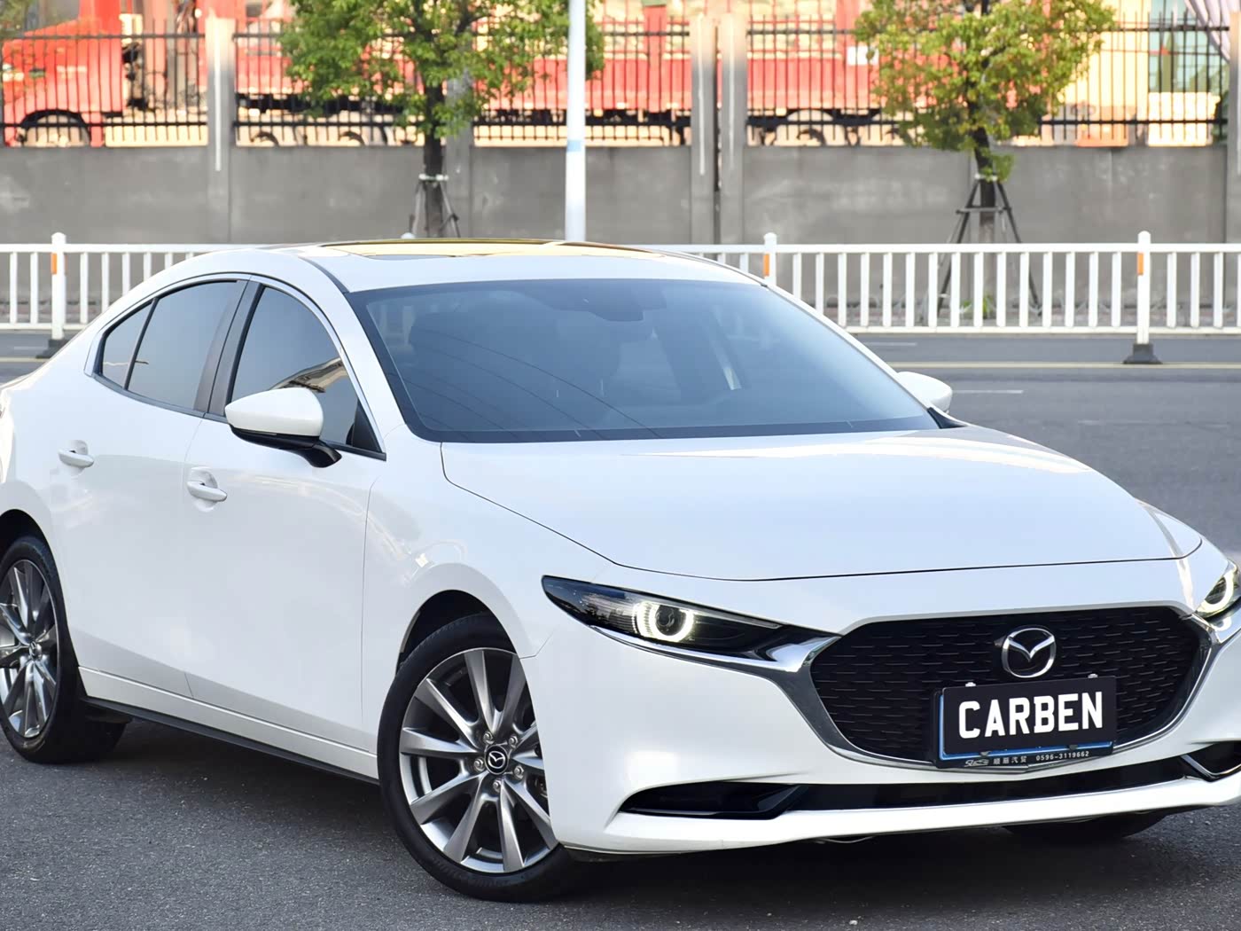 Mazda Mazda3 Axela 2.0 л 2022 г. Белый, пробег 27000 км