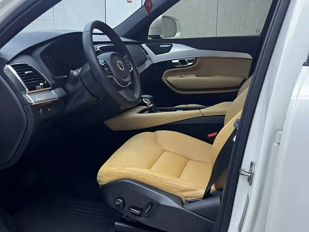 Volvo XC90 — миниатюра 4