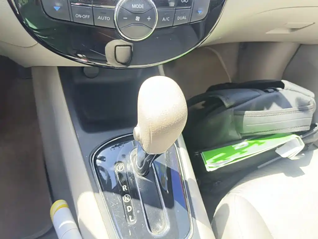 Nissan Tiida — миниатюра 14