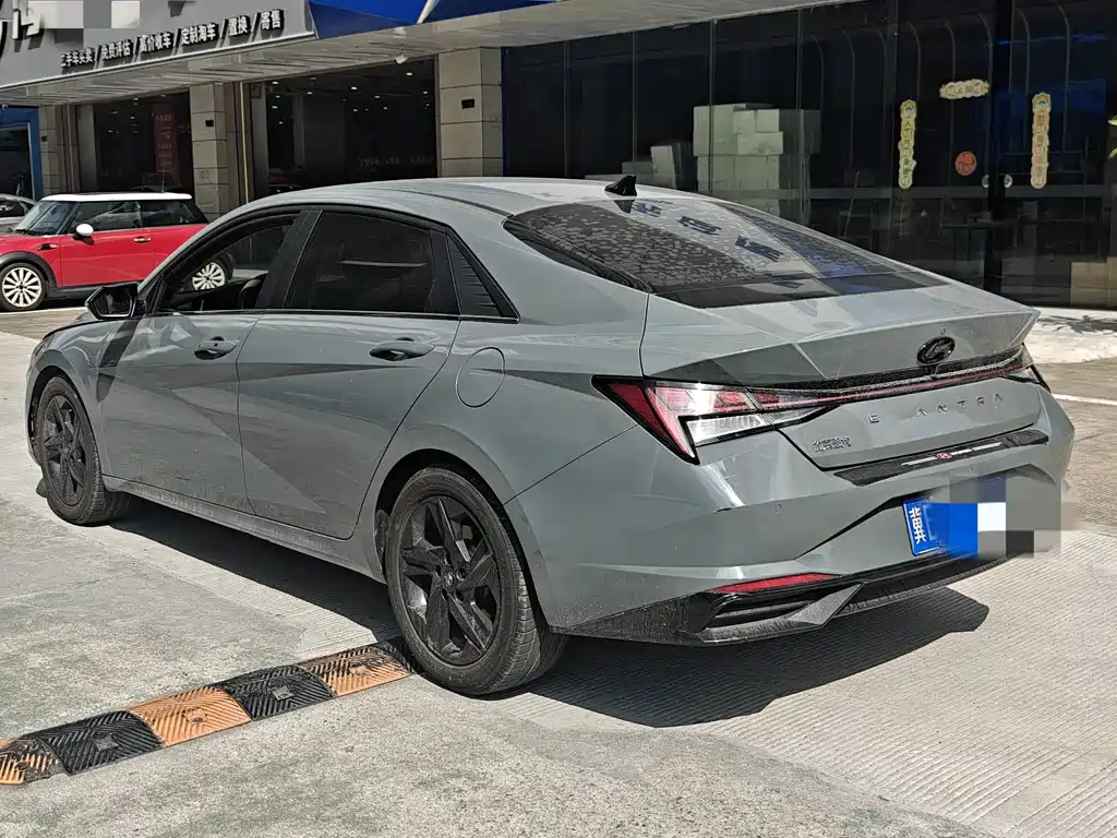 Hyundai Elantra — миниатюра 12