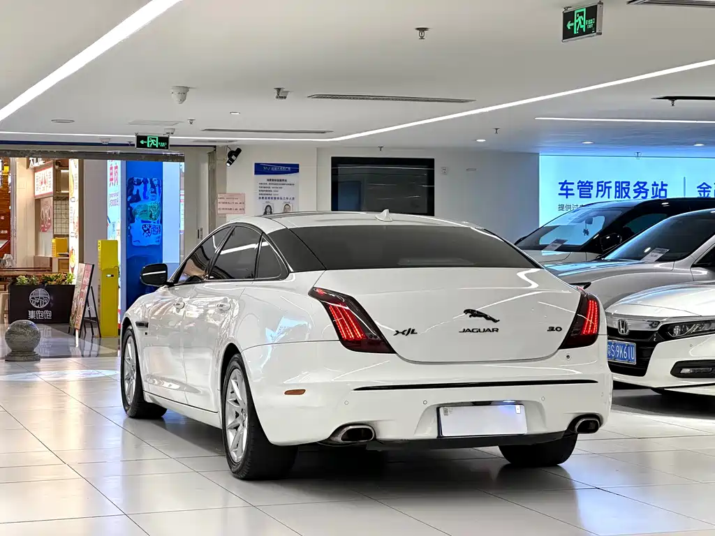 Jaguar XJ — миниатюра 5