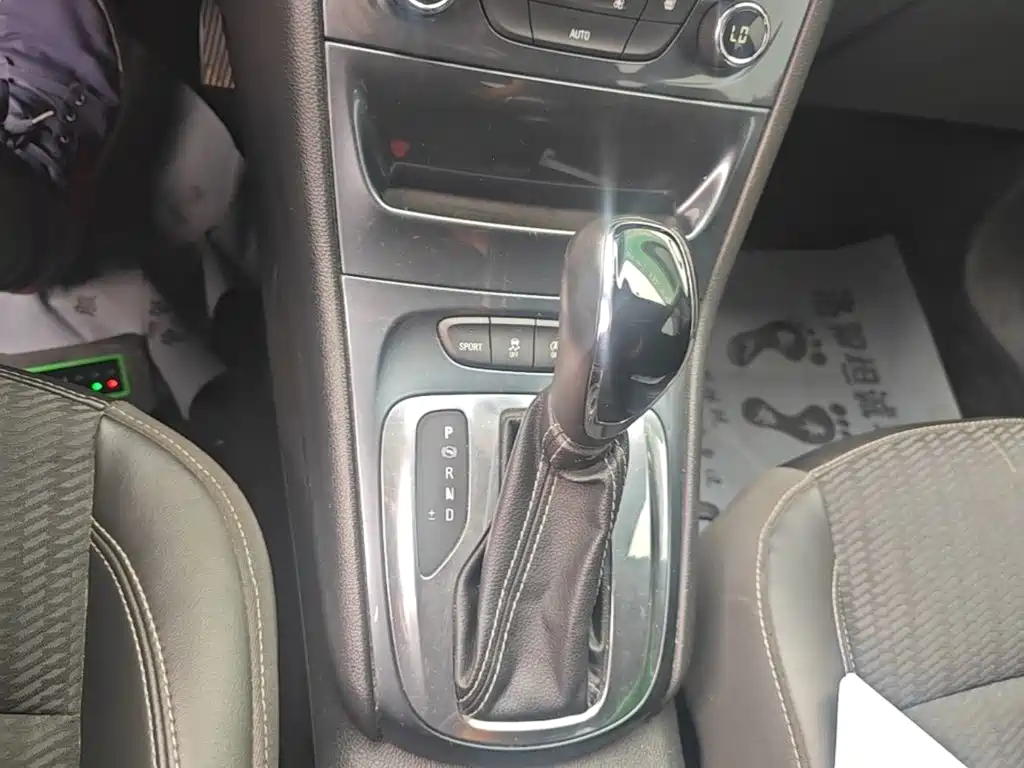 Buick Verano — миниатюра 10