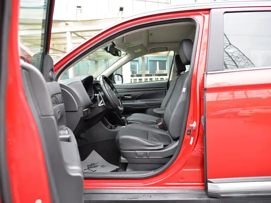 Mitsubishi Outlander — миниатюра 4