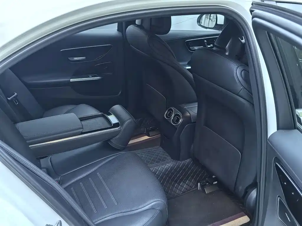 Mercedes-Benz C-Class — миниатюра 26