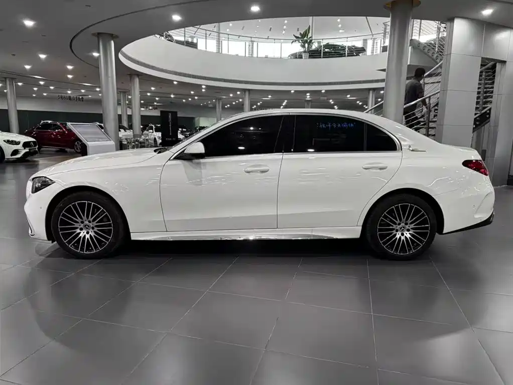 Mercedes-Benz C-Class — миниатюра 2