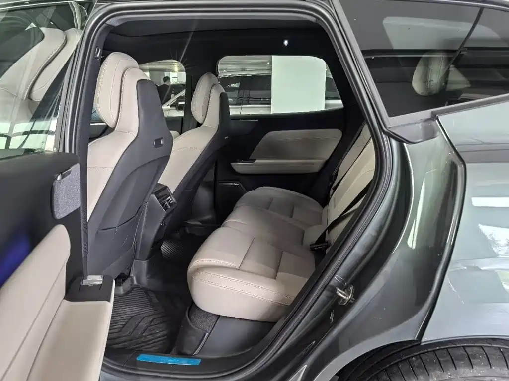 Volvo XC70 PHEV — миниатюра 6