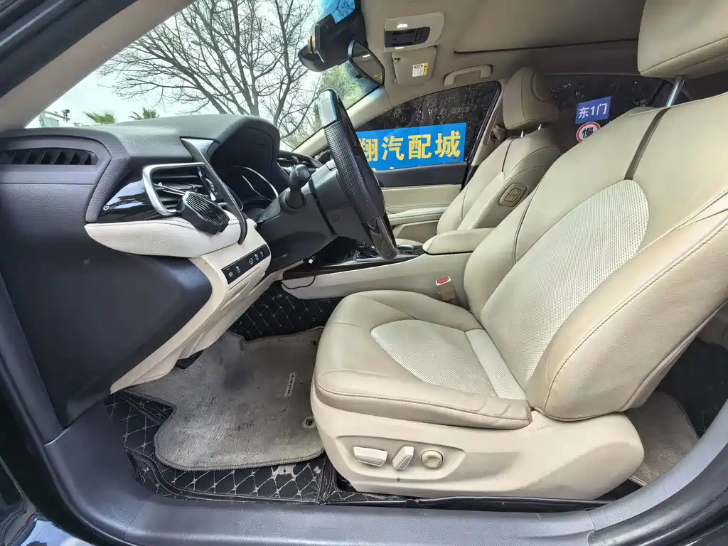 Toyota Camry — миниатюра 7