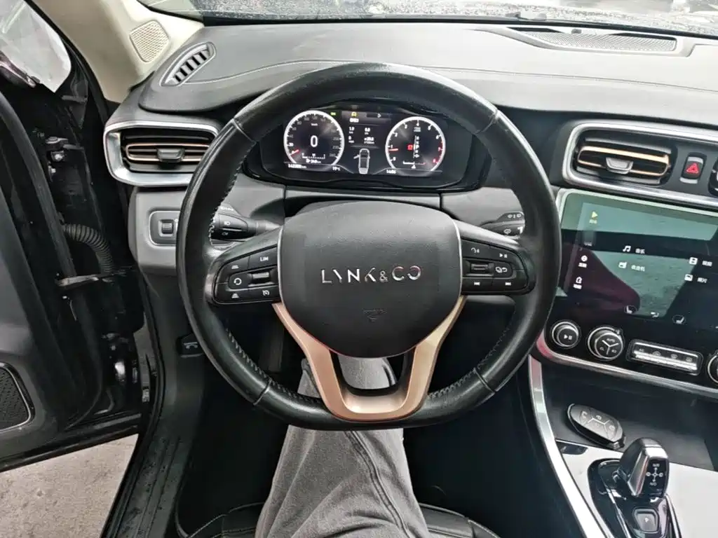 Lynk & Co 01 — миниатюра 11