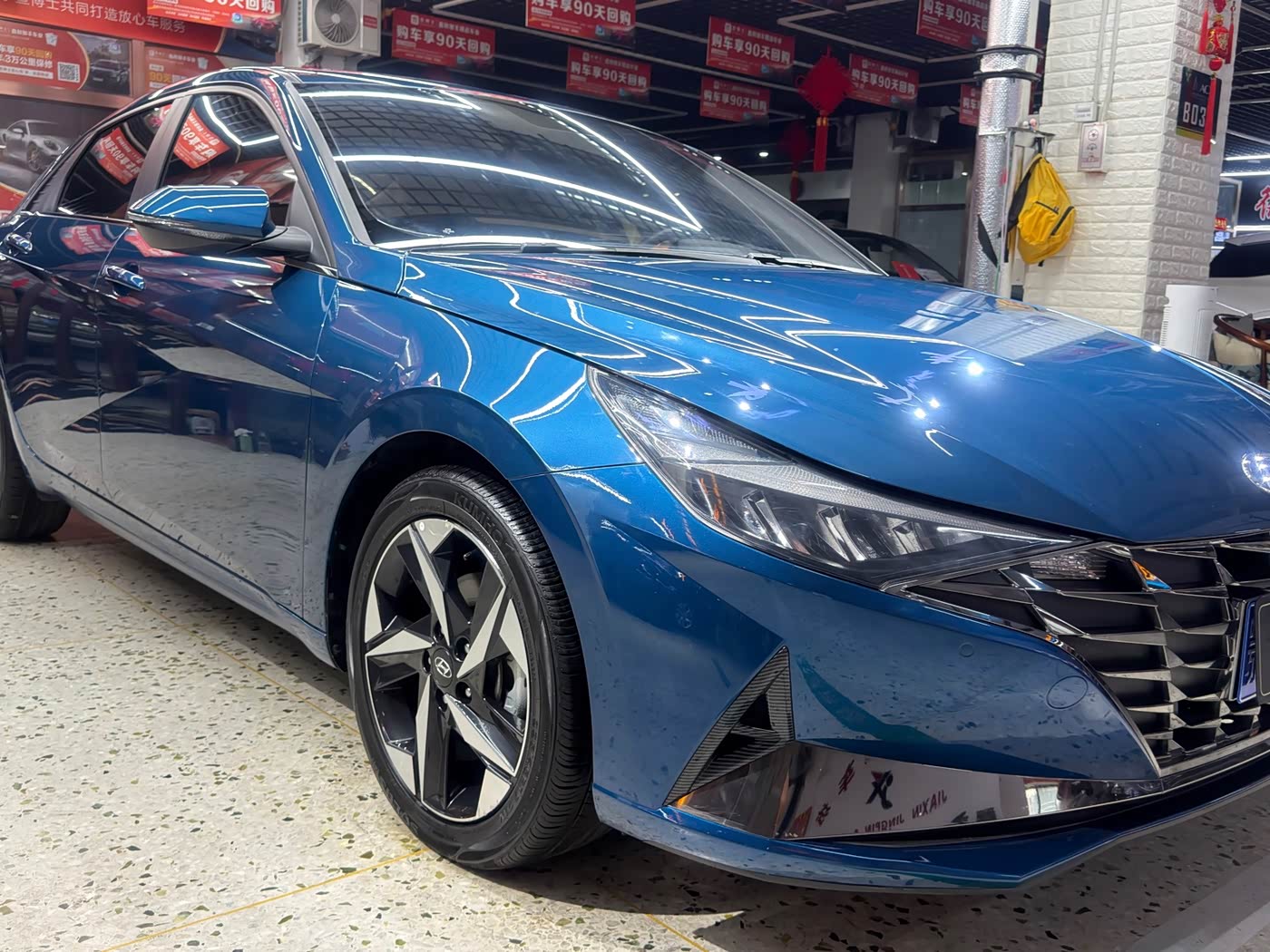 Hyundai Elantra 1.5 л 2023 г. Голубой, пробег 31000 км