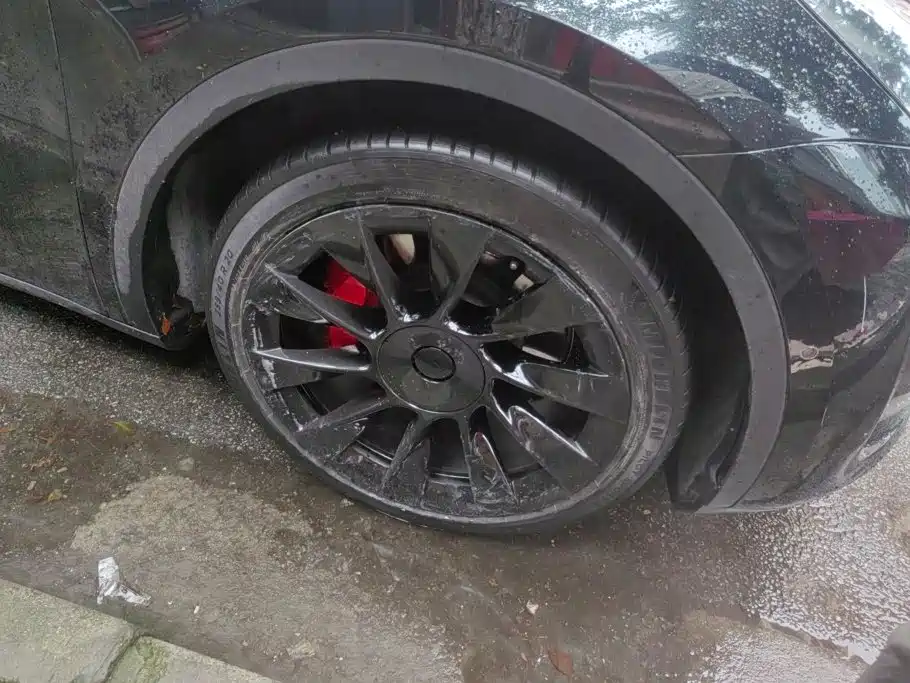 Tesla Model Y — миниатюра 6
