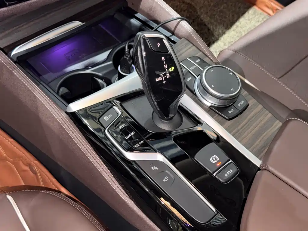 BMW 5 Series — миниатюра 18