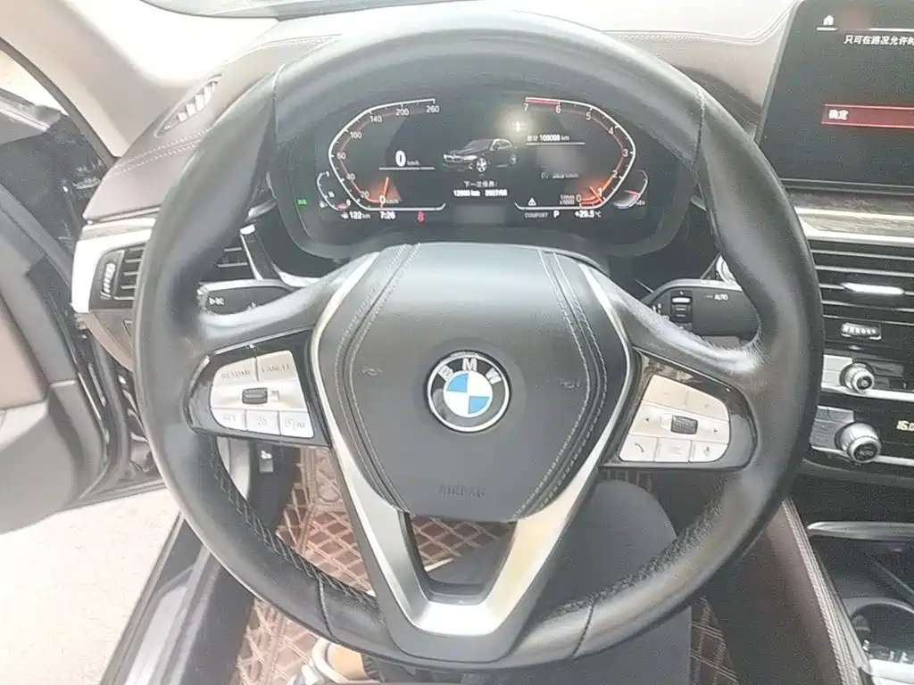 BMW 5 Series — миниатюра 11