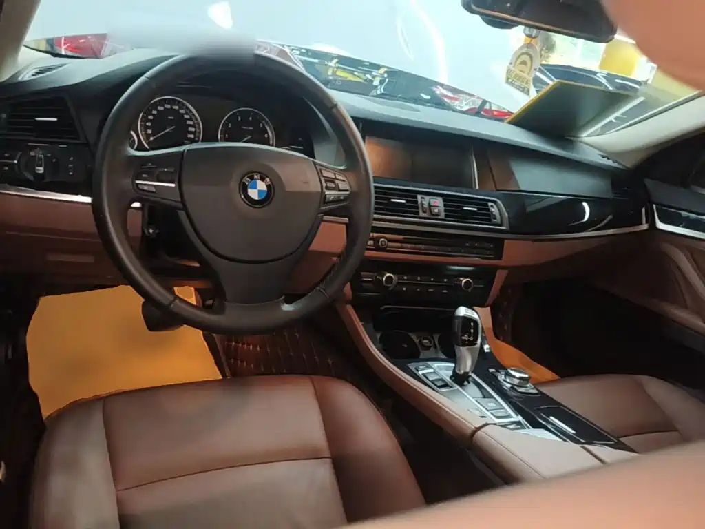 BMW 5 Series — миниатюра 10