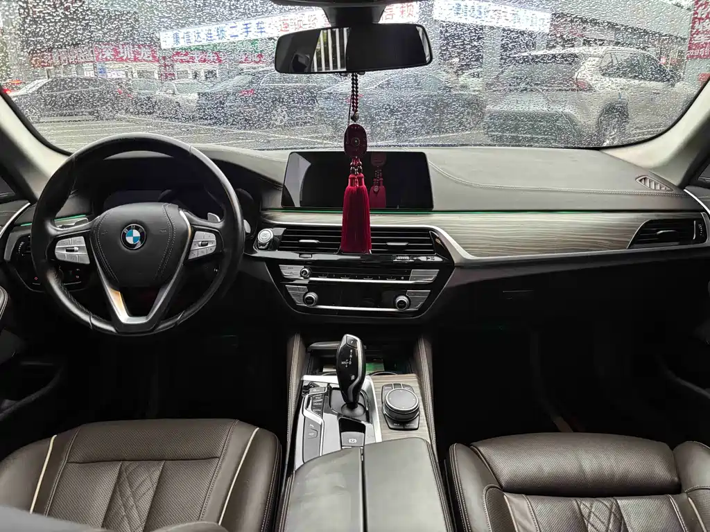 BMW 5 Series — миниатюра 4