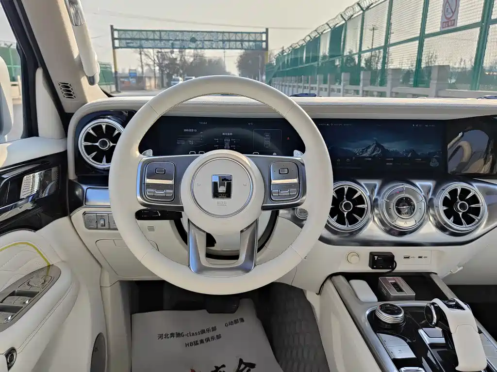 TANK CO CREATION TANK 300