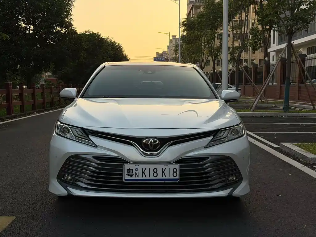 Toyota Camry — миниатюра 2