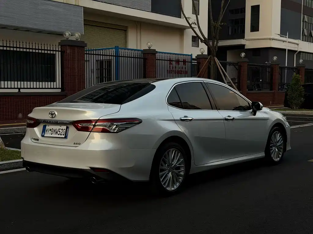 Toyota Camry — миниатюра 6