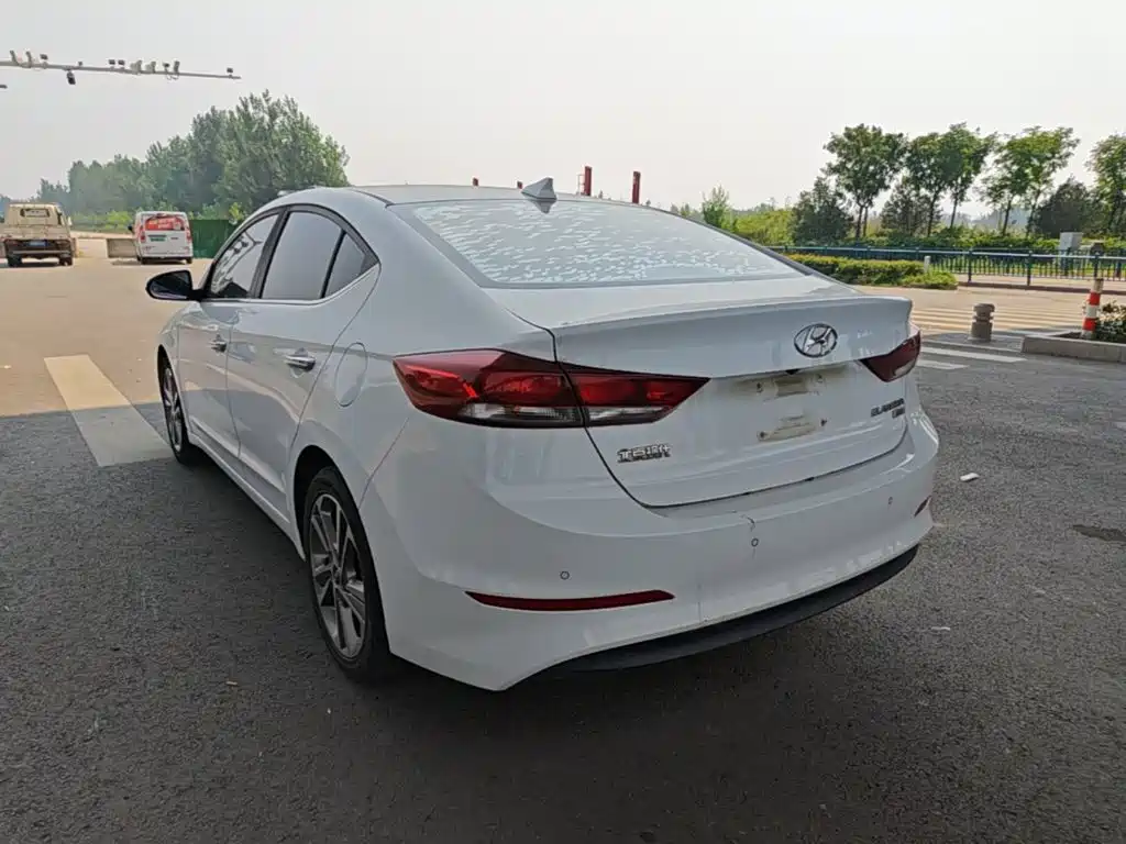 Hyundai Elantra — миниатюра 5
