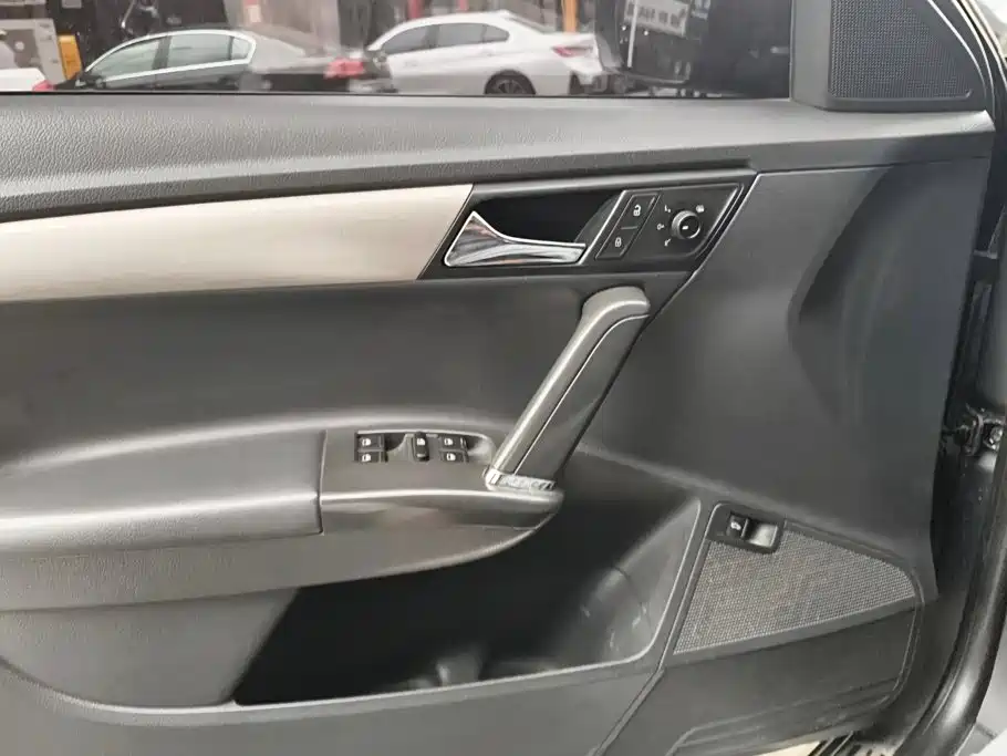 Volkswagen Lavida — миниатюра 7