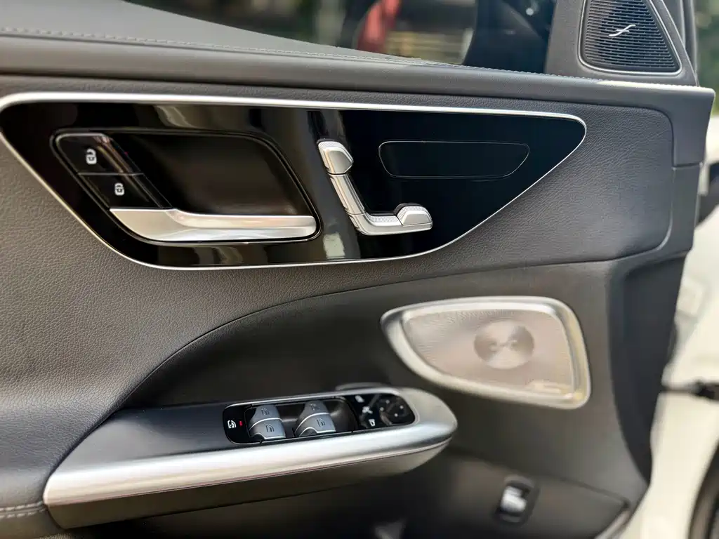 Mercedes-Benz C-Class — миниатюра 7