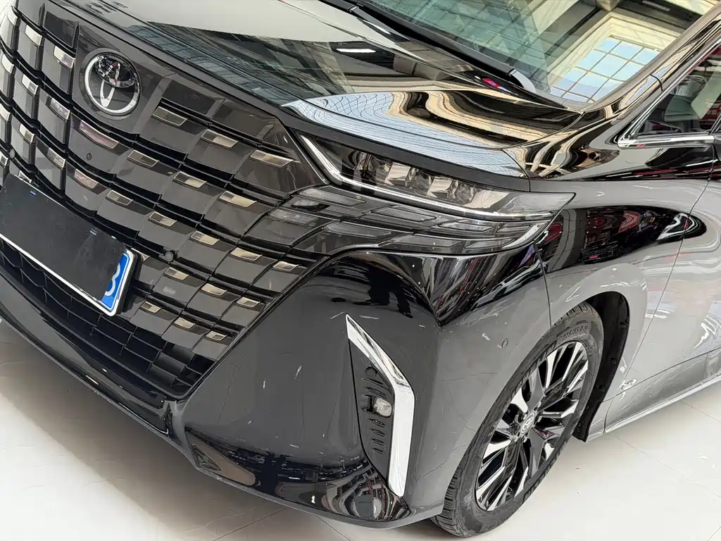 Toyota Alphard — миниатюра 22