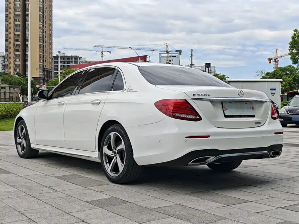 Mercedes-Benz E-Class — миниатюра 12